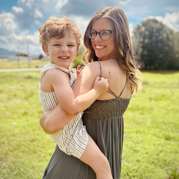 Mingie_xoxo is going live 🙌🏼🙌🏼 like this post to be notified when I go live 🎀🎀 - Picture 7 of 13